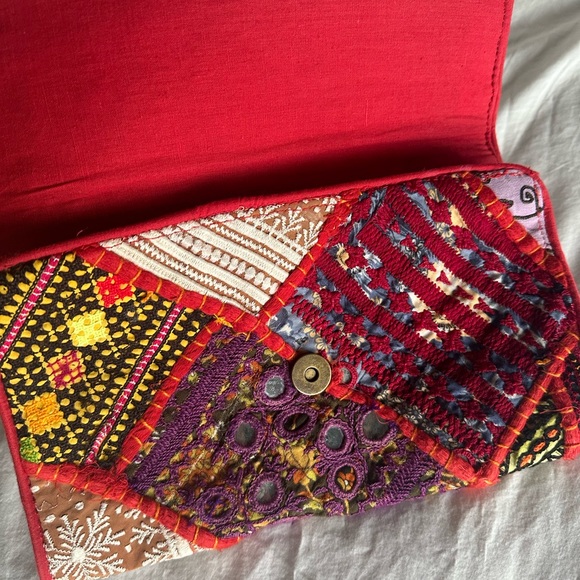 Handmade beaded clutch - Picture 3 of 4